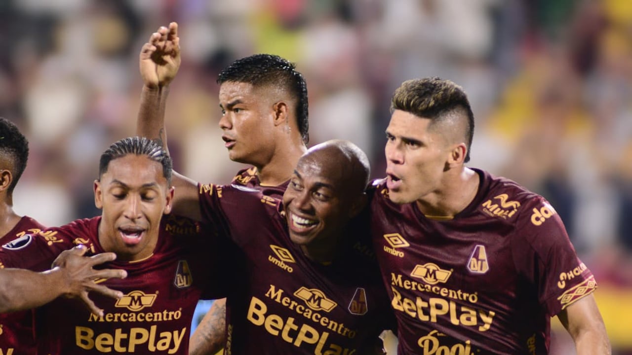 Los jugadores del Deportes Tolima celebran uno de los goles contra O'Higgins en la Copa Libertadores.