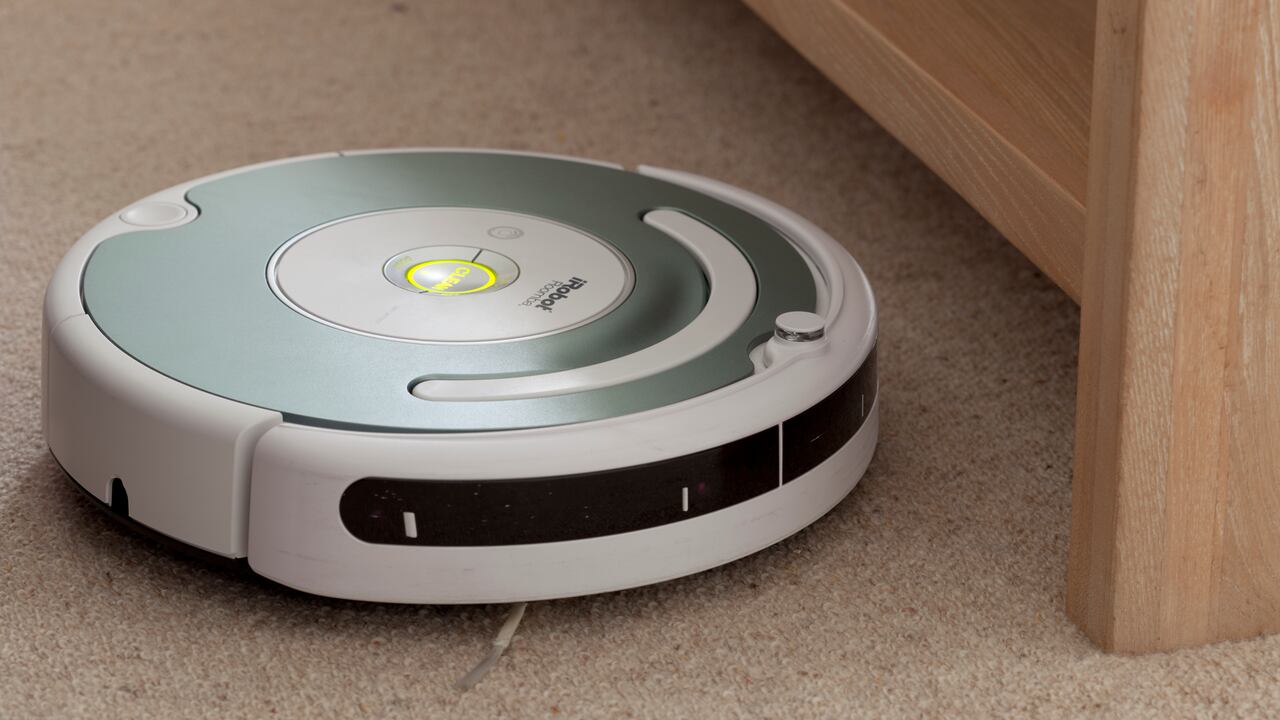 El robot aspirador Roomba, símbolo del auge y la caída de iRobot como pionera del hogar inteligente.