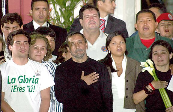 Chávez fue pieza clave en los acercamientos con las guerrillas colombianas, gracias a su mediación fue posible la liberación de varios retenidos en poder de las FARC el 27 de febrero de 2008.