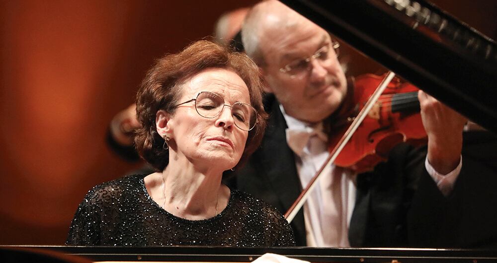 Desde su debut en público, que ocurrió siendo apenas una niña, Blanca Uribe ha sido ovacionada en los más importantes auditorios del mundo. Aún no le llega la hora del último aplauso.