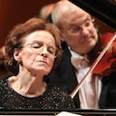 Desde su debut en público, que ocurrió siendo apenas una niña, Blanca Uribe ha sido ovacionada en los más importantes auditorios del mundo. Aún no le llega la hora del último aplauso.