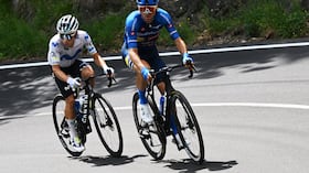 Einer Rubio, del Movistar Team en la subida del día 19 del Giro de Italia 2026
