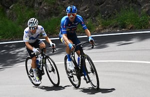 Einer Rubio, del Movistar Team en la subida del día 19 del Giro de Italia 2026