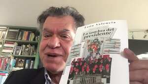 León Valencia lee un diciente pasaje de su novela 'La sombre del presidente'