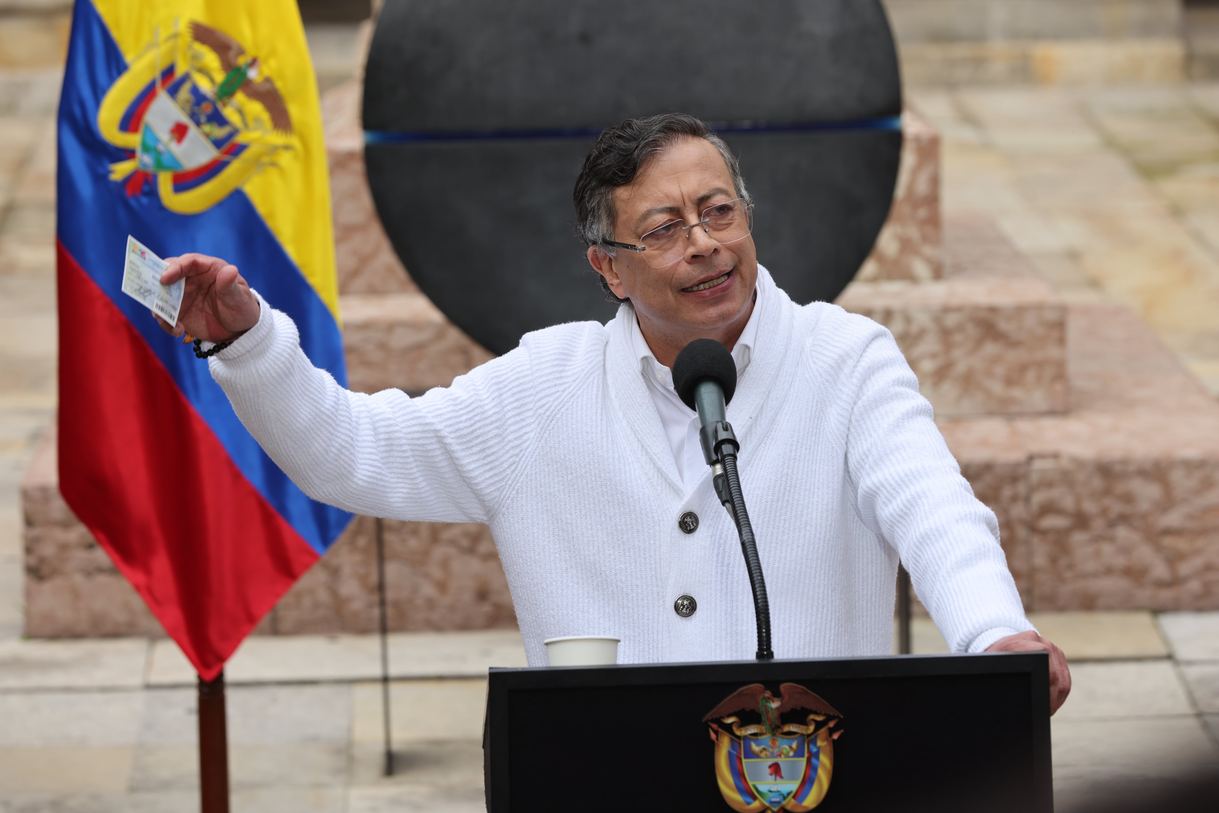 Presidente Gustavo Petro, votación en la mesa uno de la plaza de Bolívar