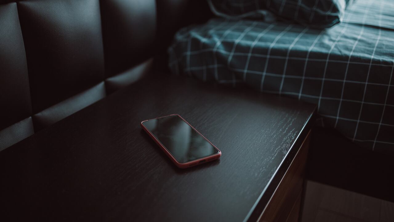 Existen varios métodos para prender la pantalla de un smartphone, sin tener que tocarlo.