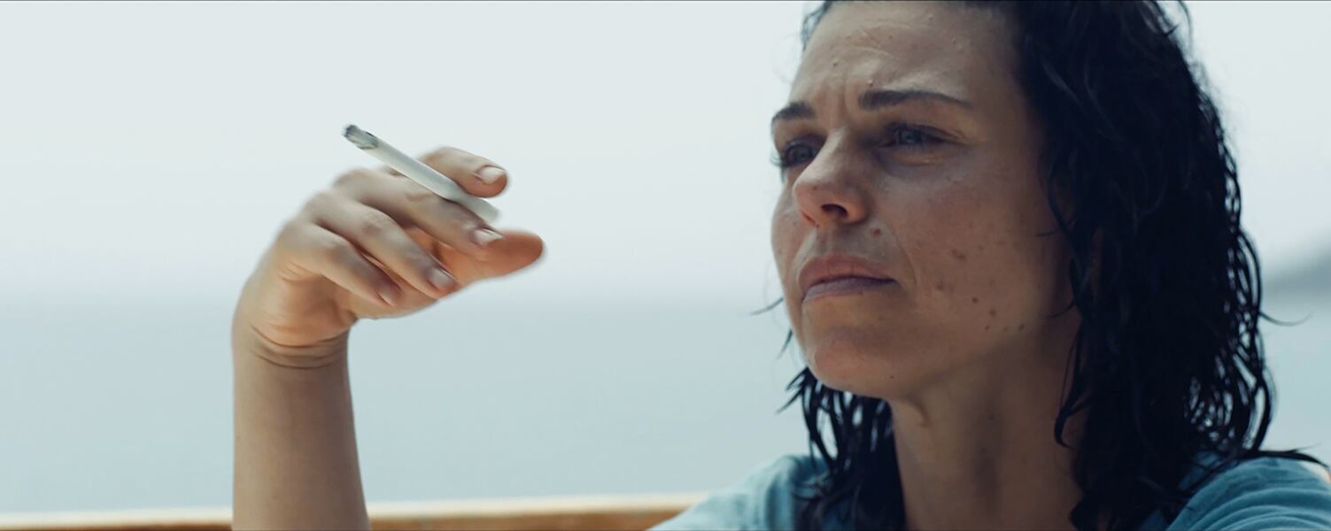 Bajo la arena de Alvaro D. Ruiz