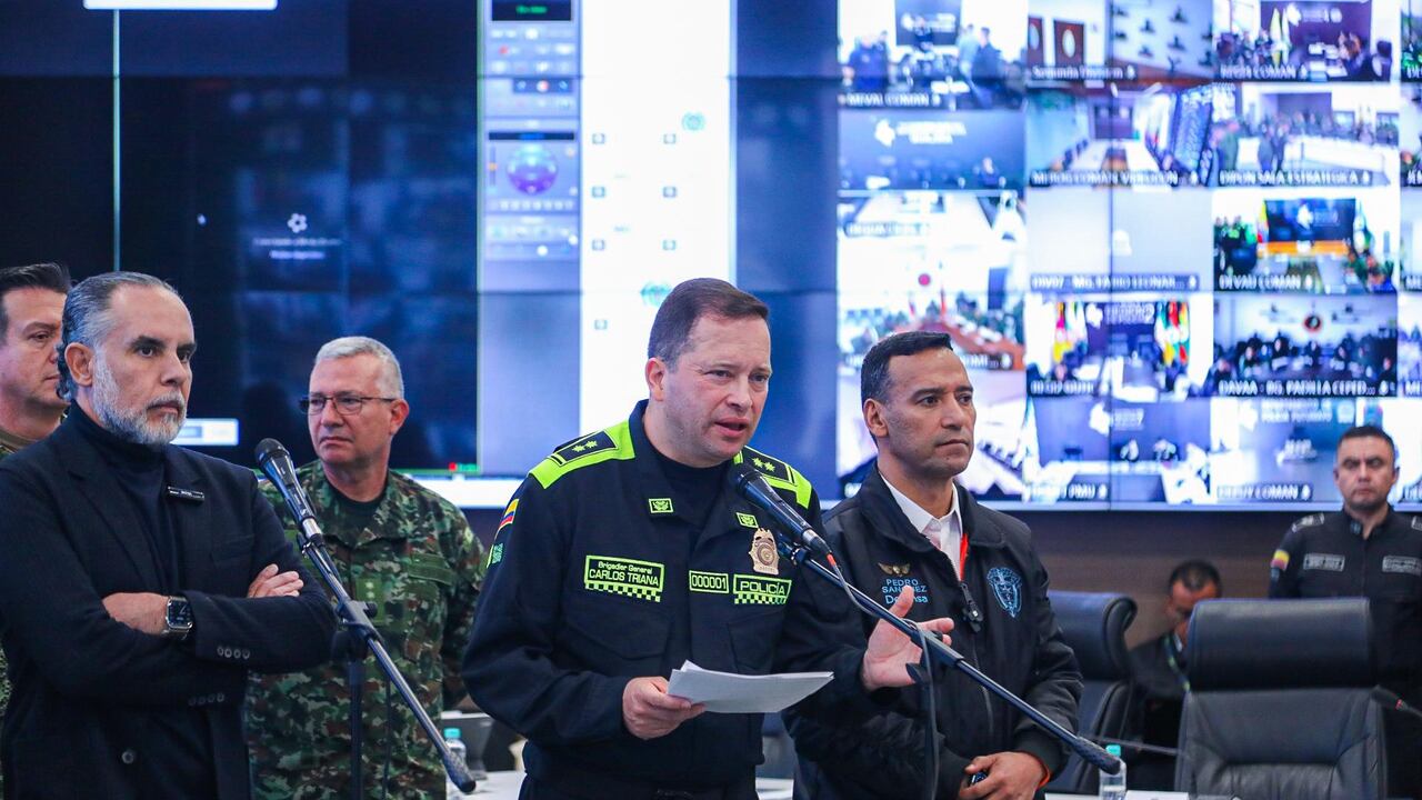El director de la Policía, el general Carlos Triana, también lidera el PMU que entregará reportes en vivo.