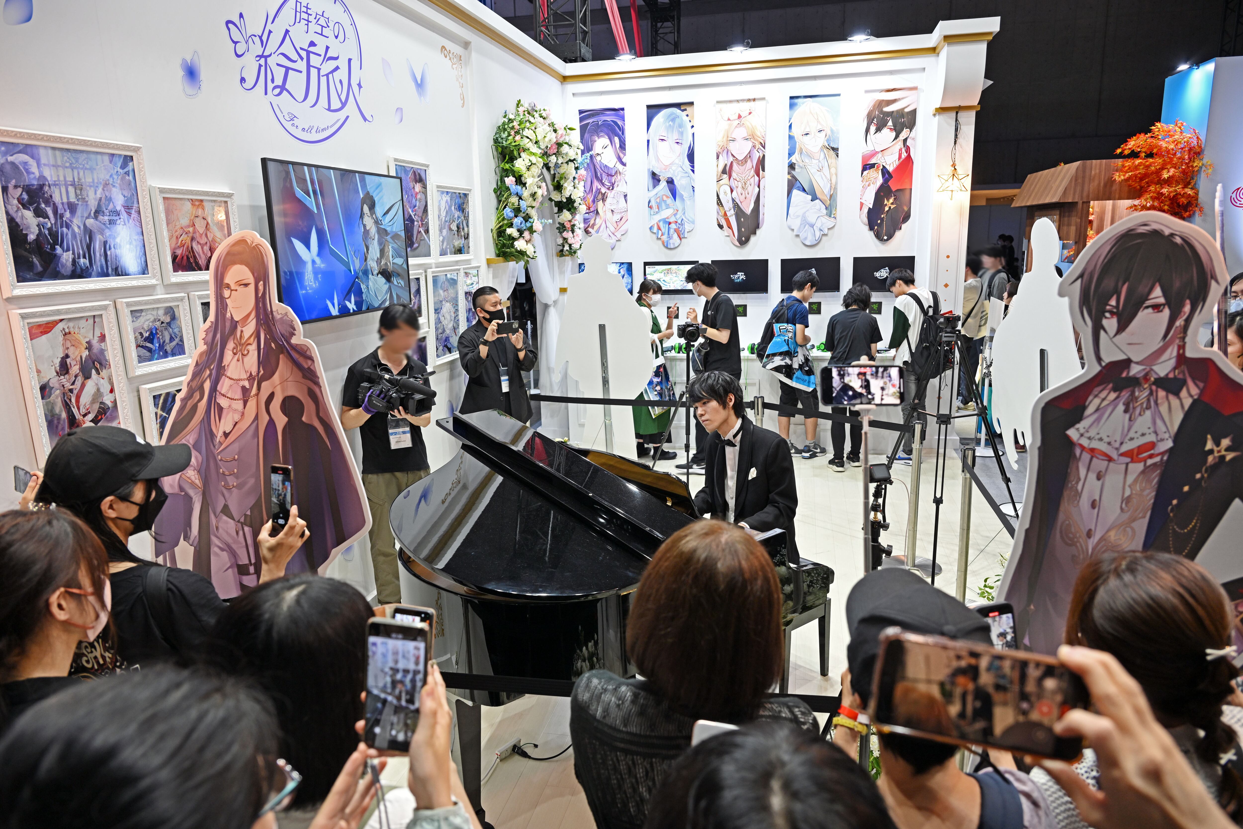 Un gran número de fanáticos de los juegos visitan el Tokyo Game Show 2023 el 23 de septiembre de 2023 en Tokio, Japón. (Foto de Costfoto/NurPhoto vía Getty Images)
