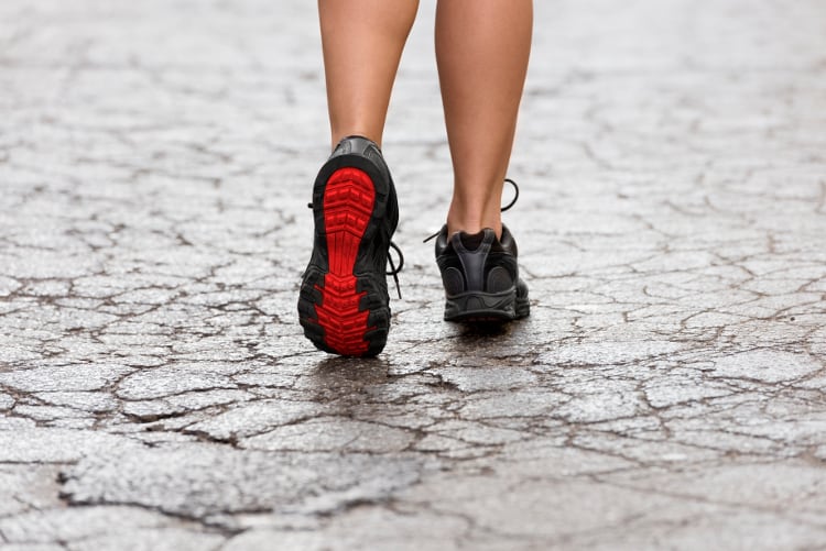 El tipo de calzado que se use influye mucho en el dolor que se presenta en el taló. Foto: ©Inimage. 