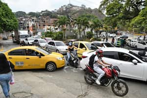 Bloqueos por paro camionero, bloqueo en la portada al mar.