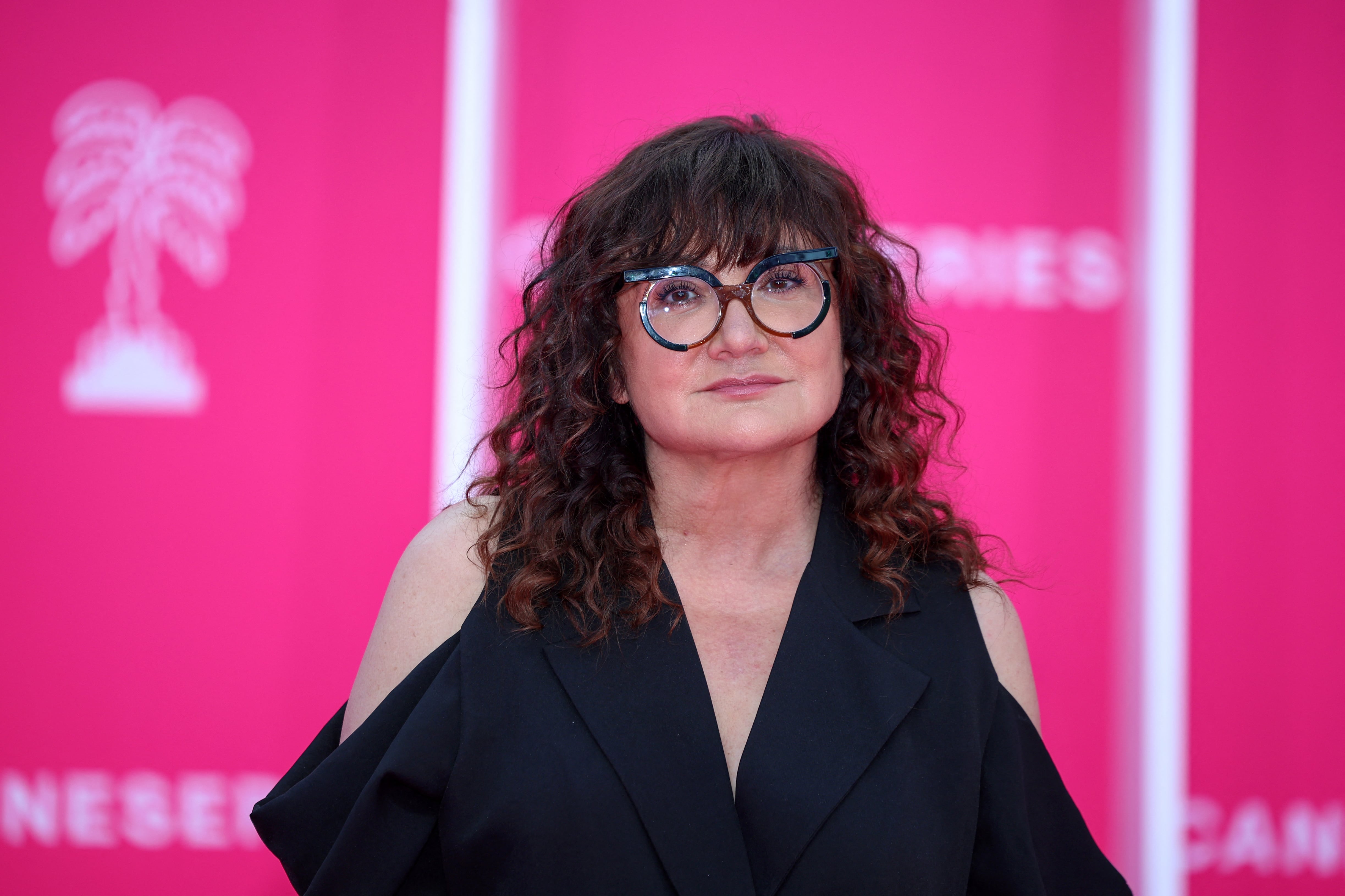 Tras una prolífica carrera internacional, la cineasta española Isabel Coixet regresa con 'Tres adioses', en la que retoma su estilo cinematográfico íntimo, caracterizado por gestos cotidianos y una visión luminosa de la vida.
Foto; Valery HACHE / AFP.