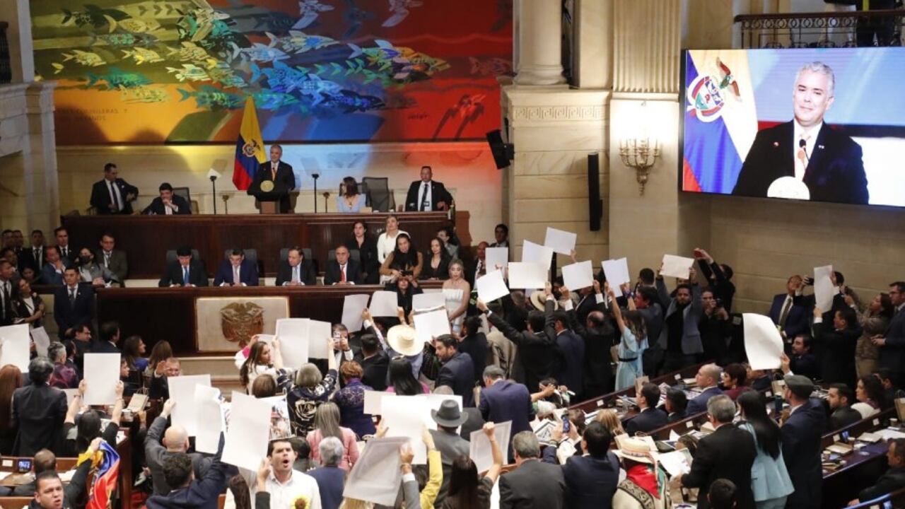 La oposición saboteó el discurso del presidente Duque.