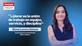 Diana Lorena es triatleta y oficial de la Reserva de la Policía Nacional; administradora de empresas con 3 especializaciones y un MBA en curso.