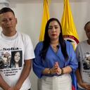 Alcaldesa de Candelaria junto a los padres de Sofía Delgado.