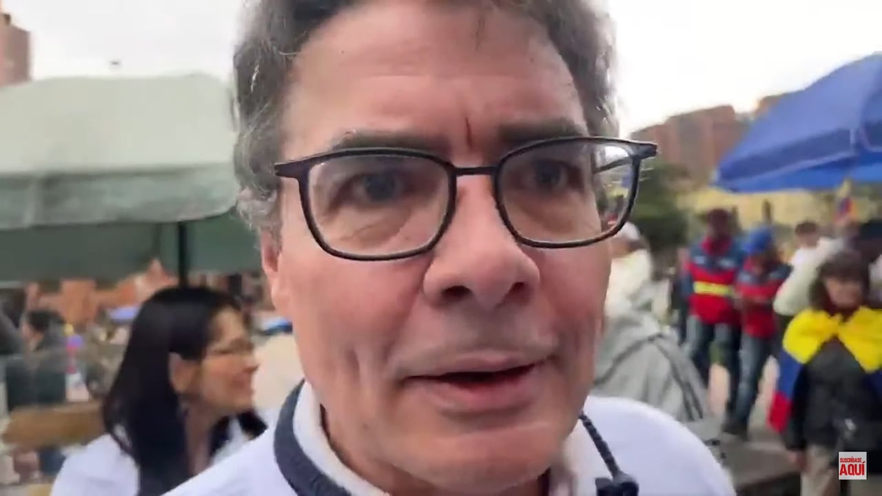 Alejandro Gaviria en las marchas del 21 de abril en Colombia.