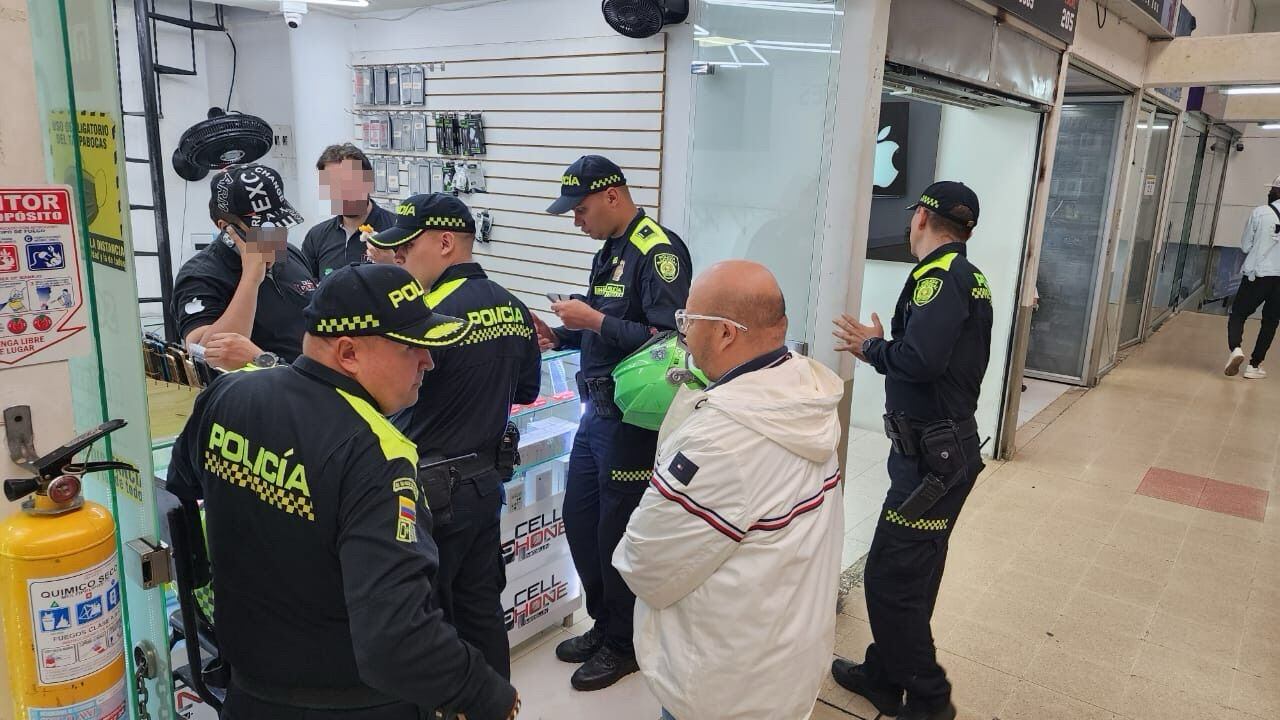 Operativo en centro comercial Ópera de Medellín.