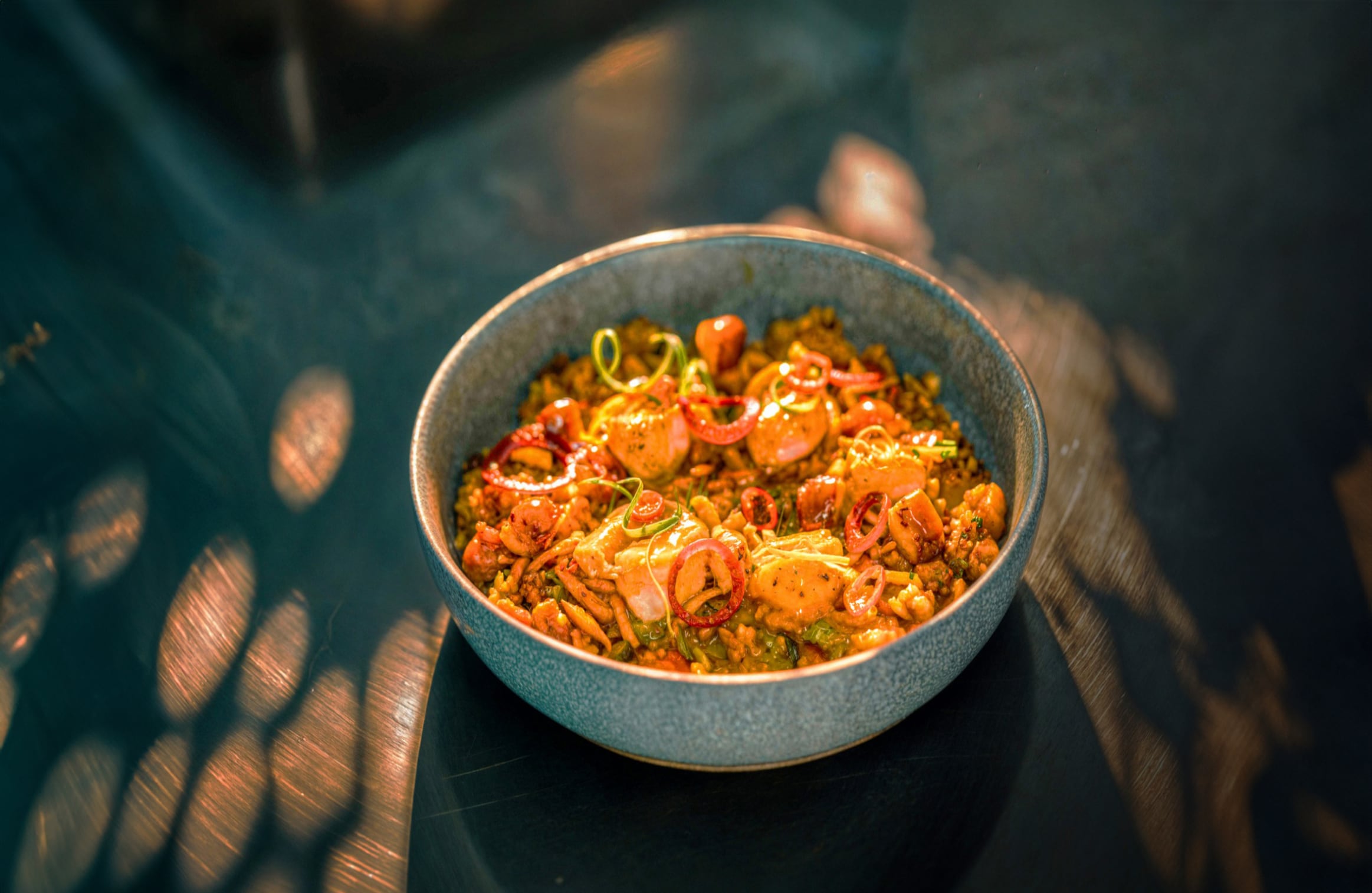 La cocina panameña es una rica fusión de influencias históricas y culturales. Aquí se encuentran los sabores de los pueblos originarios y la marca que han dejado Europa, Asia y África en los ingredientes y recetas que hoy definen la escena culinaria de Panamá.