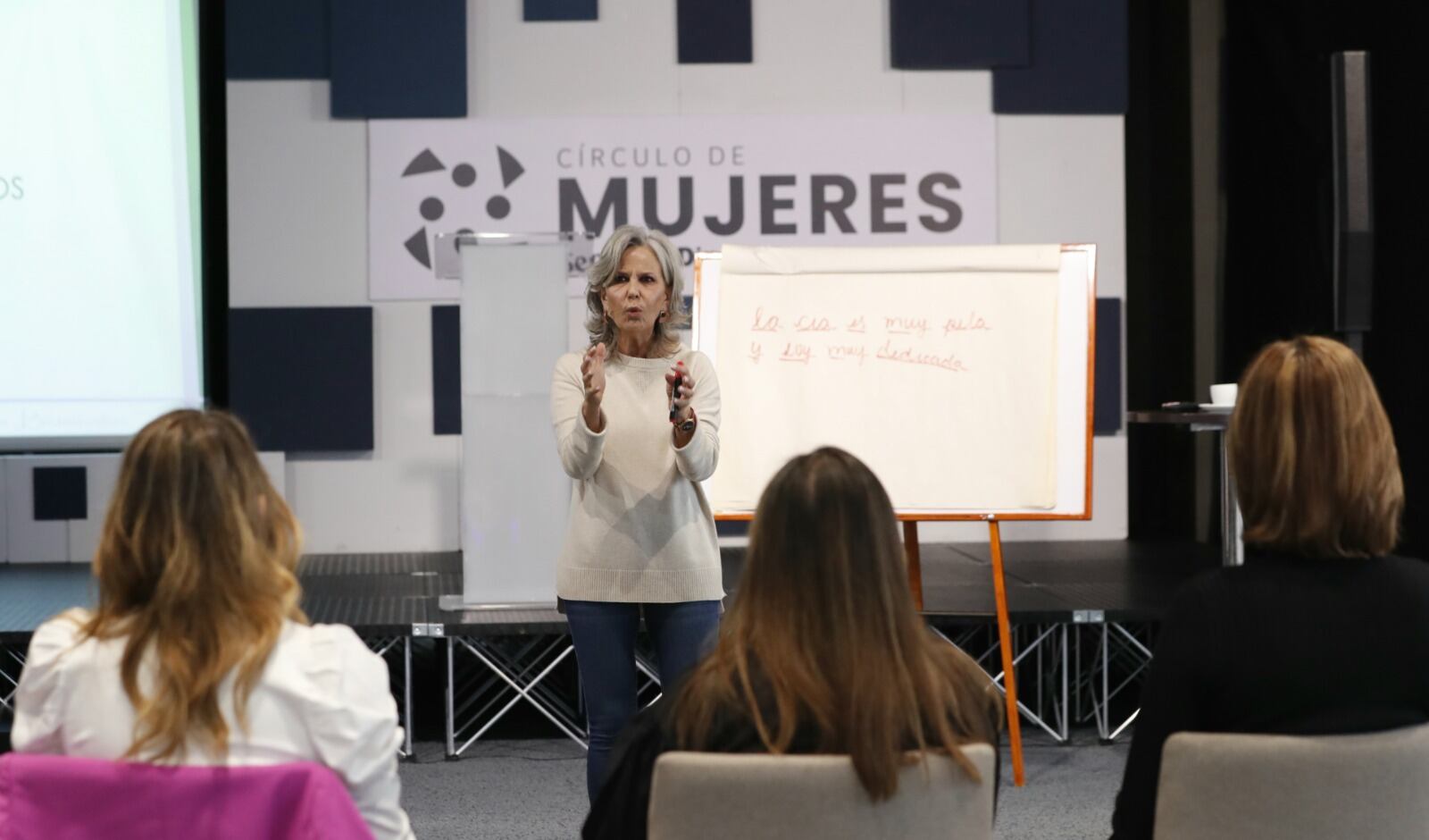 Rita Karanauskas, experta en lectura y análisis del lenguaje verbal y no verbal.