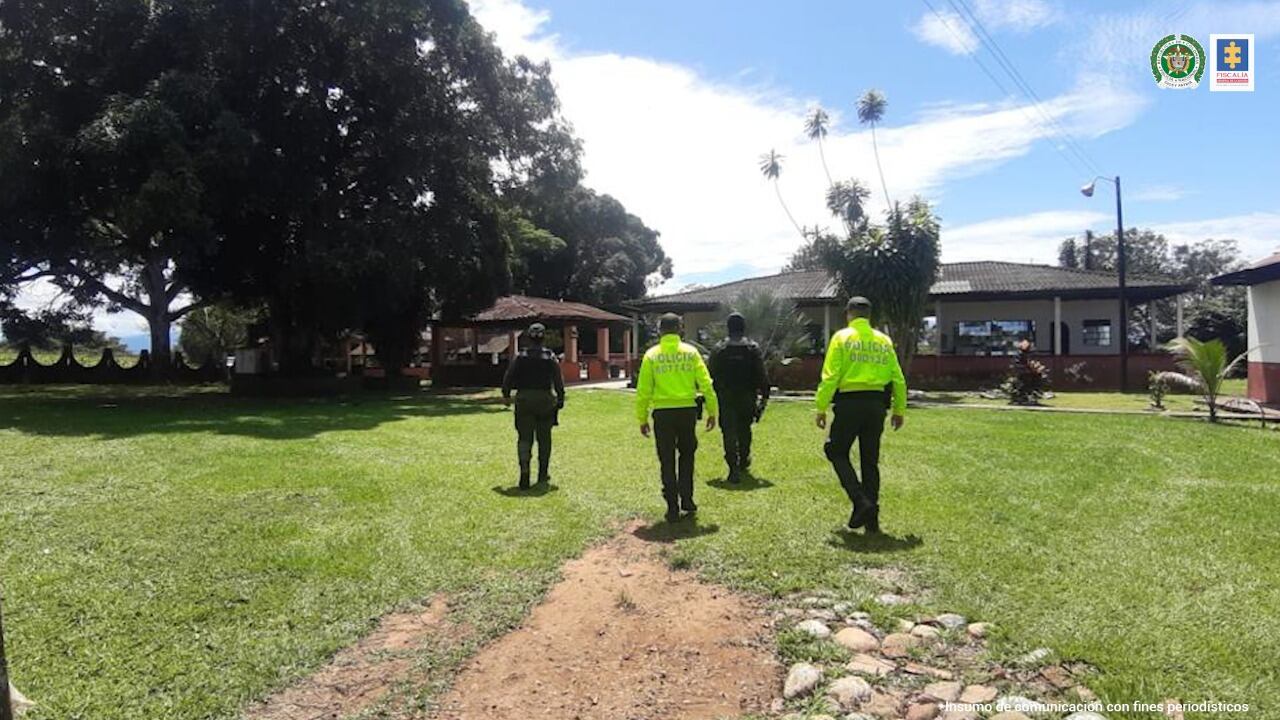 Incautan bienes a socio de ‘El Chapo’ Guzmán en Colombia. Se trata de 175 bienes que pertenecerían a Néstor Alonso Tarazona Enciso, considerado como el principal socio en Colombia de Joaquín ‘El Chapo’ Guzmán.