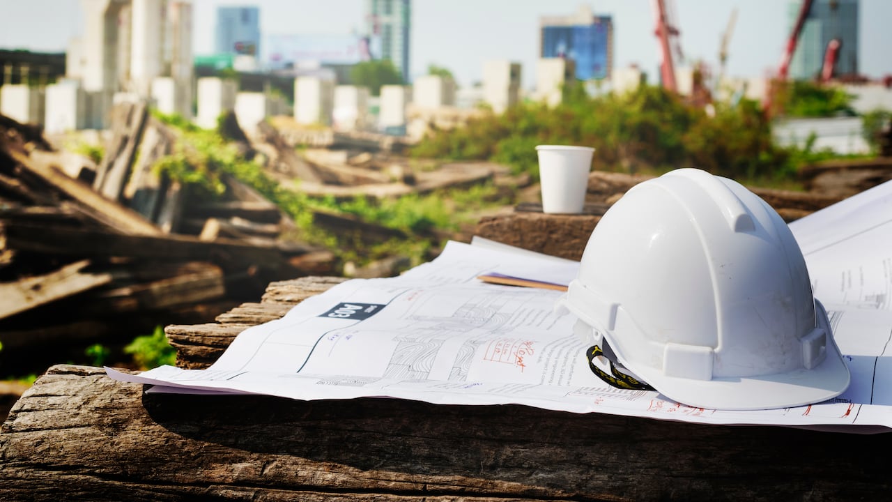 La sostenibilidad no es un destino, es un proceso constante de aprendizaje, adaptación y mejora. Y en ese proceso, cada acción cuenta, cada edificio habla, cada decisión deja huella.