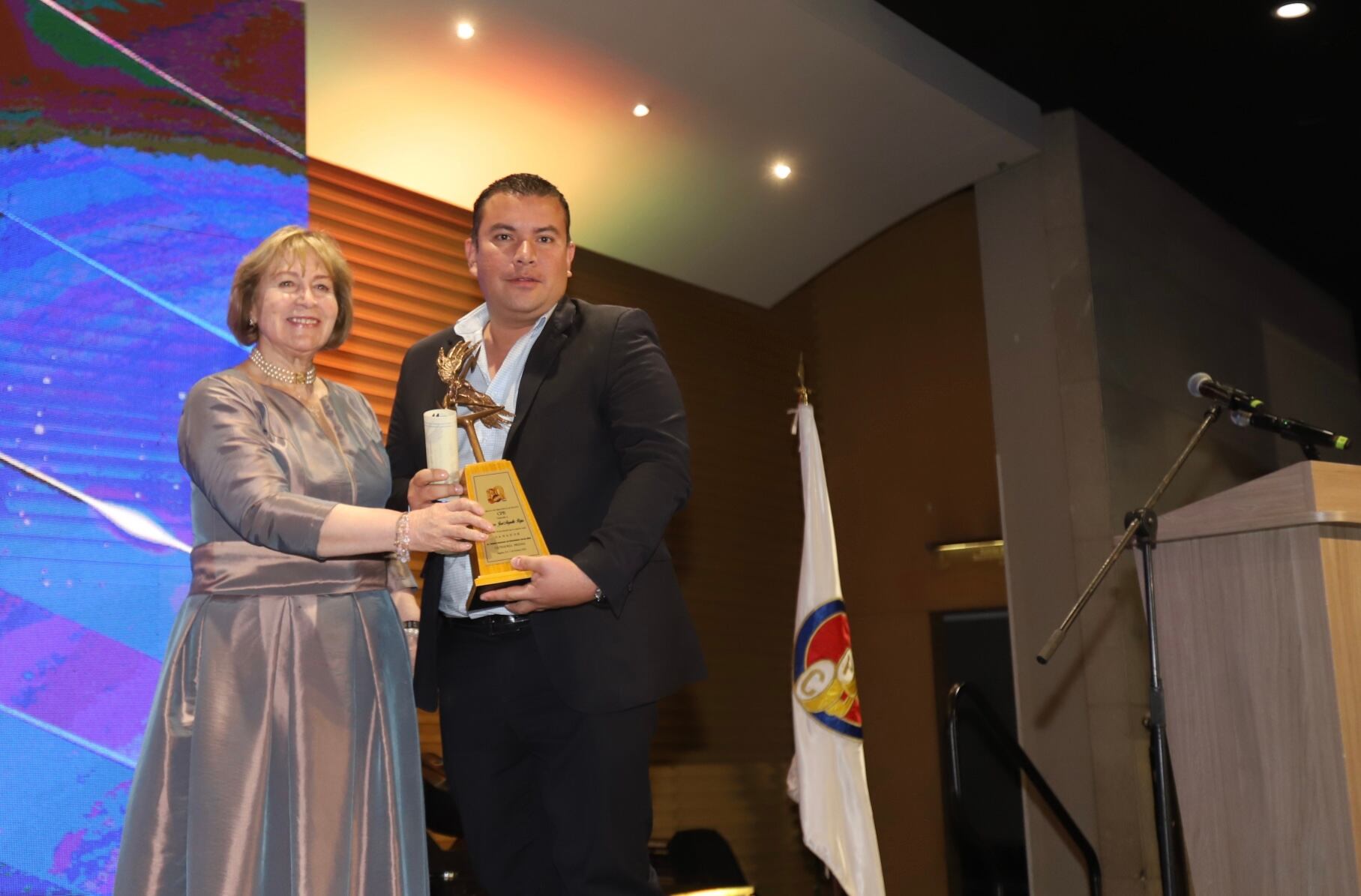 FRANCISCO ARGÜELLO PERIODISTA DE SEMANA