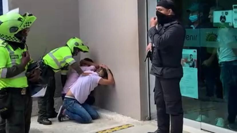 Momento en que son capturados los dos presuntos ladrones.