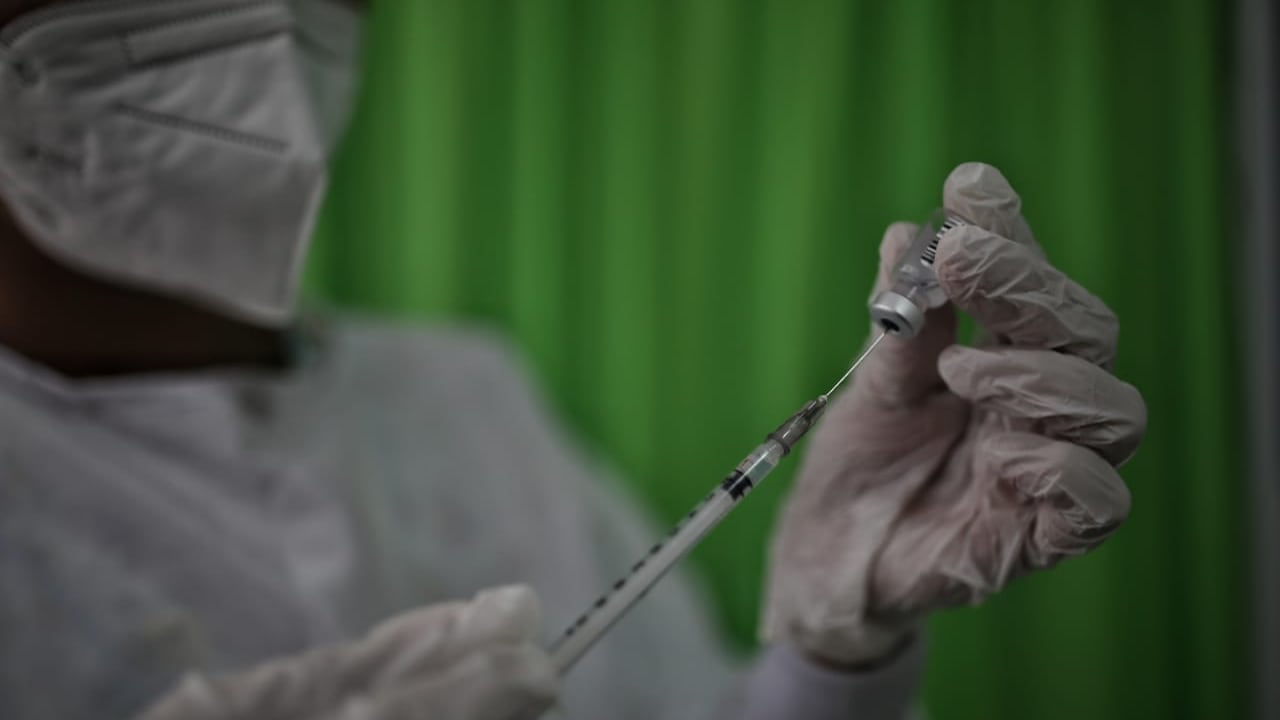 Aplicación de una vacuna en Colombia.