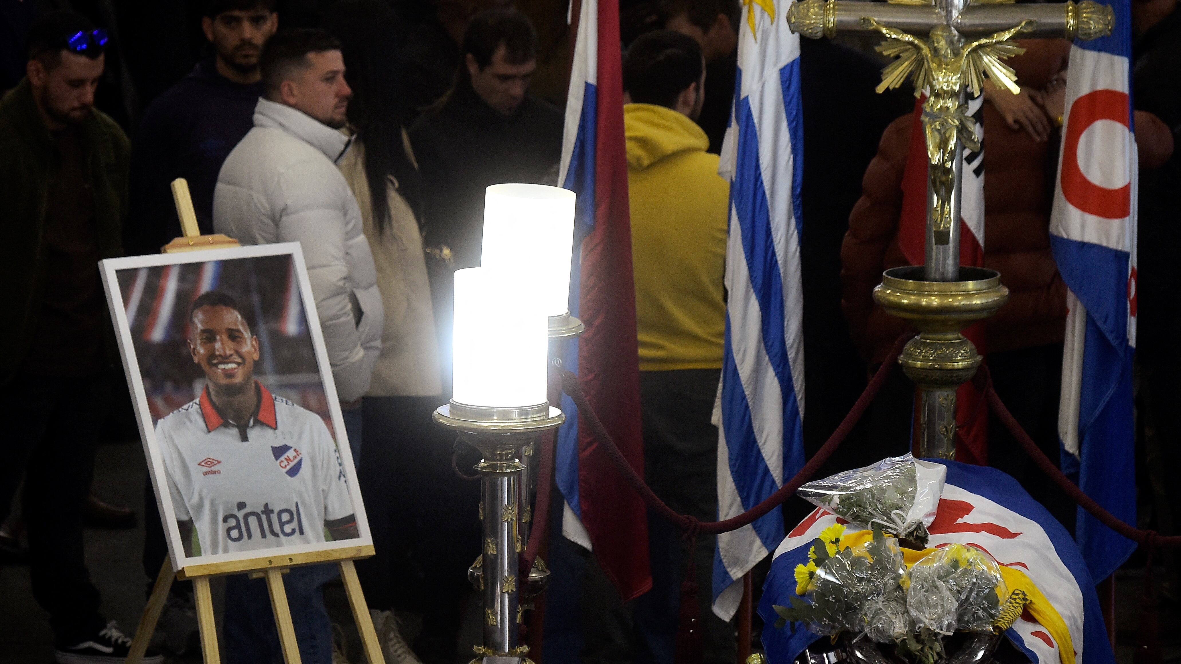 Sepelio del futbolista Juan Izquierdo, futbolista de Nacional, en Montevideo, Uruguay.