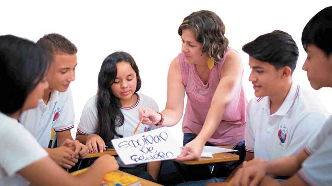 Una de las tareas primordiales es educar a las generaciones más jóvenes en equidad de género.