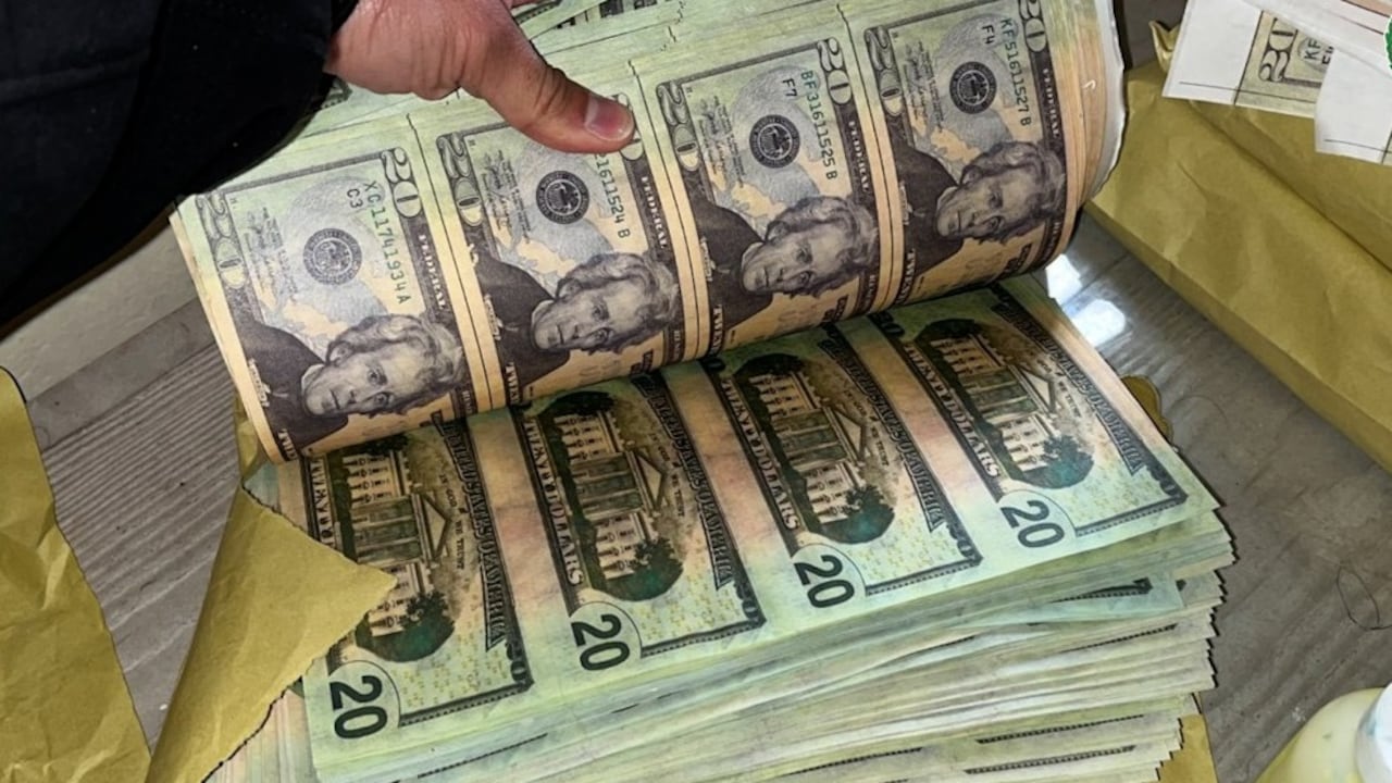 Mensualmente metían más de 2.000 dólares falsos a Ecuador.