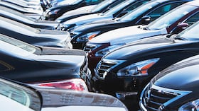 El rubro automotor se ha visto impulsado por la fortaleza del mercado laboral estadounidense, a pesar de incrementos en las tasas de interés que impactan en los créditos para la compra de vehículos.