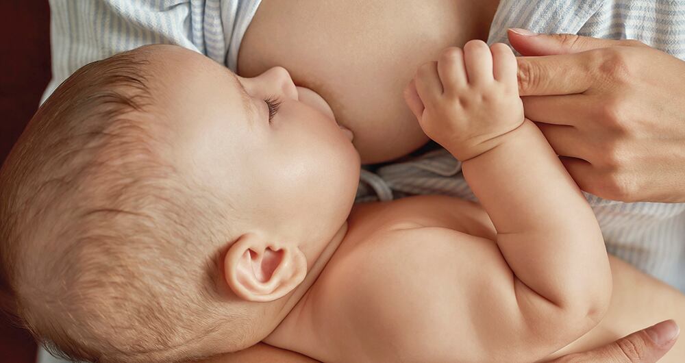 La leche materna  “contiene una combinación perfecta de proteínas, carbohidratos, grasas, vitaminas y minerales, por lo que protege contra diversas enfermedades tanto en la infancia como en la adultez”, asegura una experta.