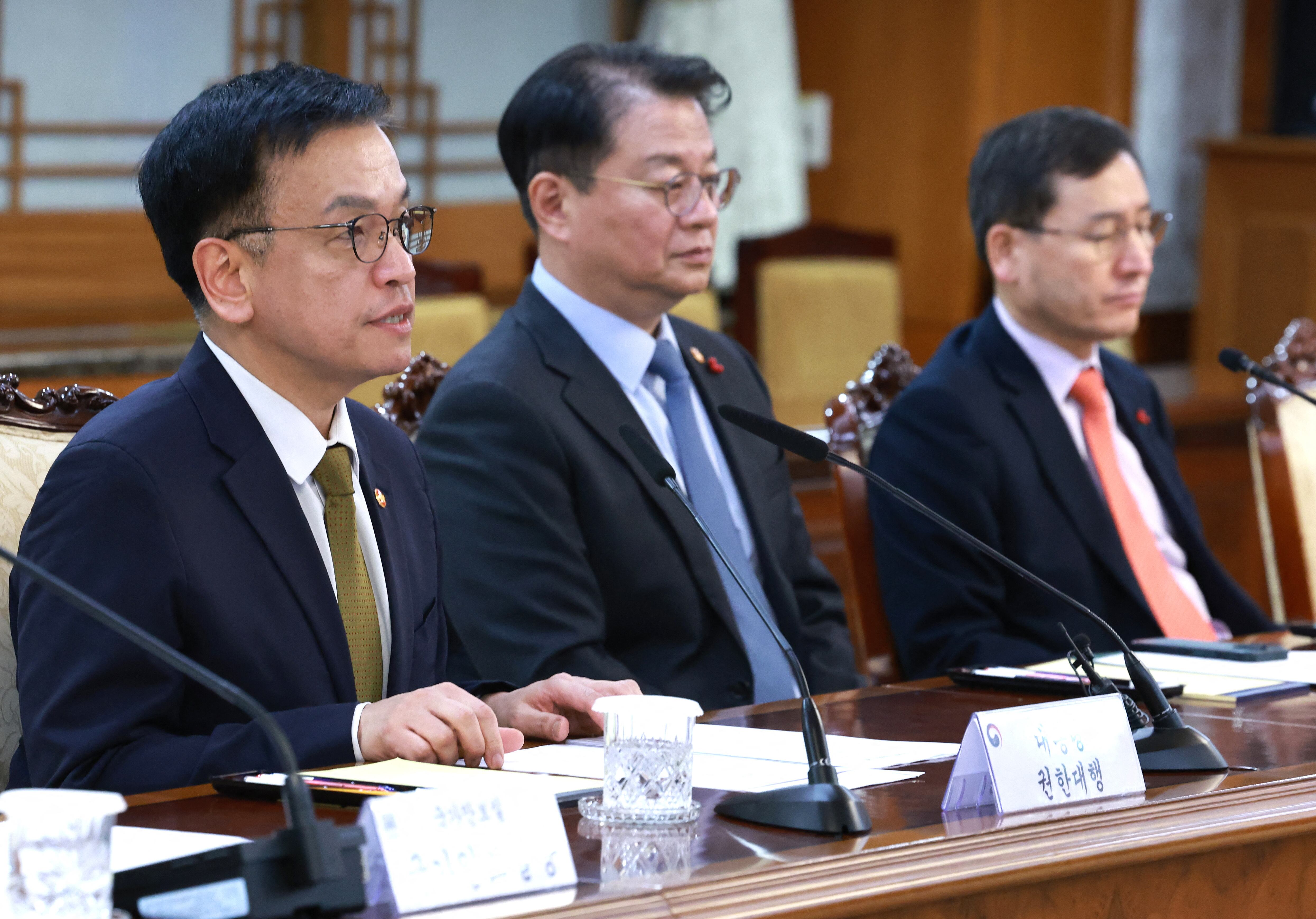 Parlamento de Corea del Sur destituye al presidente interino Han Duck-soo