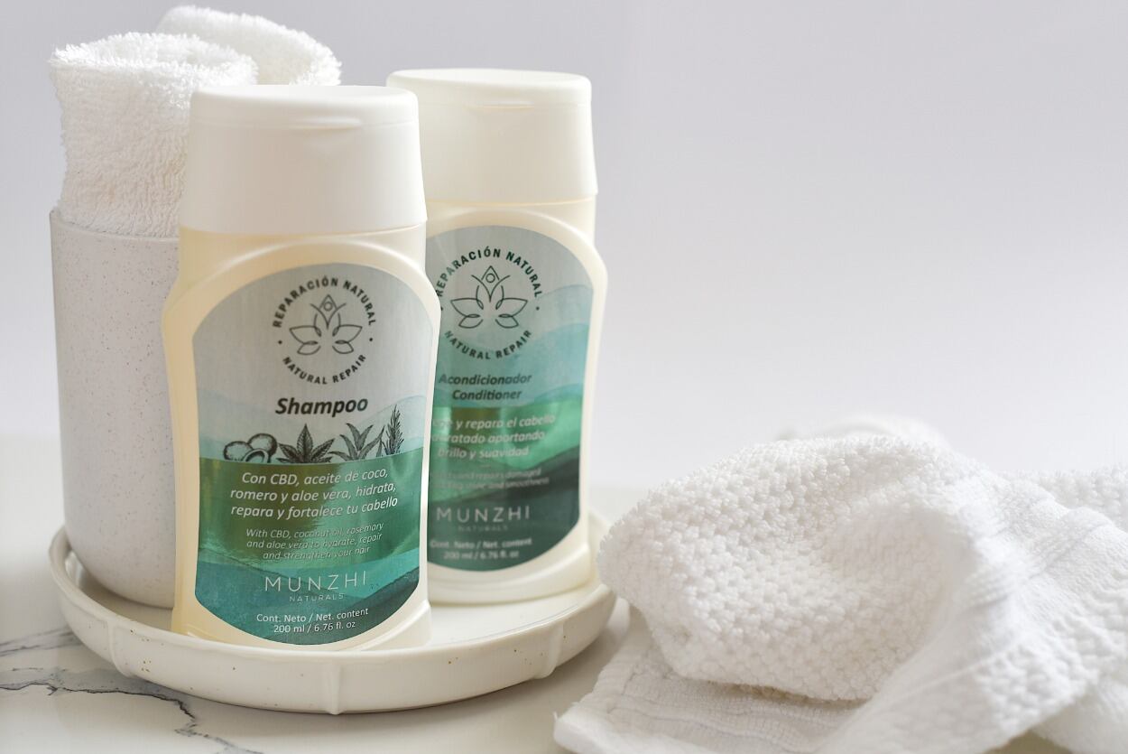 El efecto hidratante de los productos capitales se da gracias a su contenido de CBD, aceite de coco, romero y aloe vera.