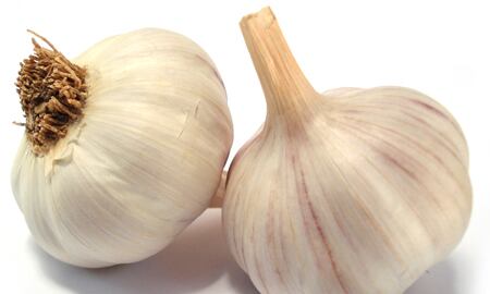 El ajo es un excelente ingrediente para reemplazar la sal en las comidas.