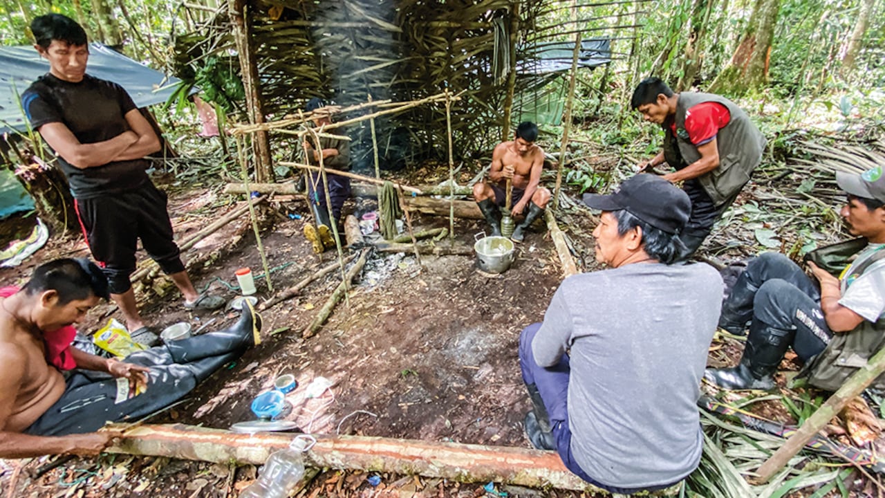 Los nativos preparaban mambe antes de cada salida. Para espantar a los 'duendes' de la selva, regaban ají quemado.