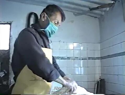 Froilán Orozco en medio de uno de los procedimientos.