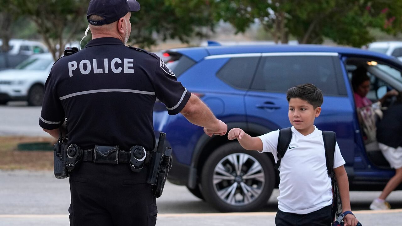 El mandato fue uno de los actos más importantes de los legisladores republicanos tras el tiroteo en la escuela de Uvalde en 2022 que mató a 19 niños y dos maestros. (Foto AP/Eric Gay)