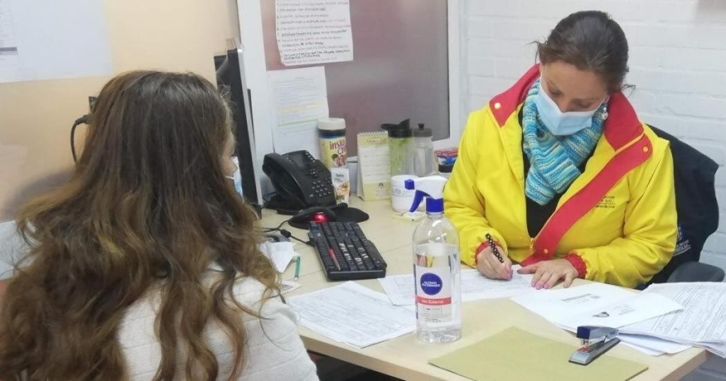 Las personas que se encuentren dentro del grupo poblacional priorizado para ser beneficiarios del bono alimenticio, pero que aún no han recibido dicho apoyo, deberán adelantar el respectivo trámite ante la subdirección local y aportar los documentos que certifiquen la condición de discapacidad.