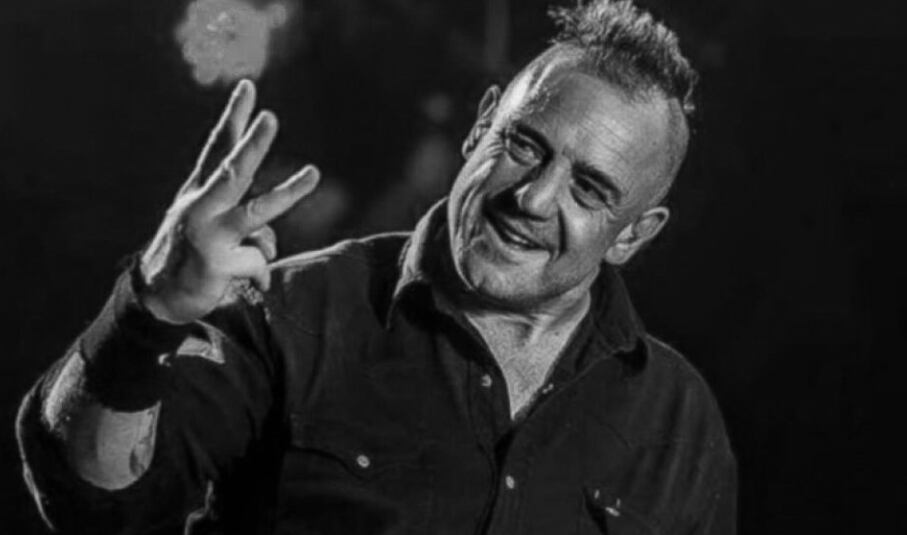 El artista fundó bandas como  V8, Hermética y Almafuerte.