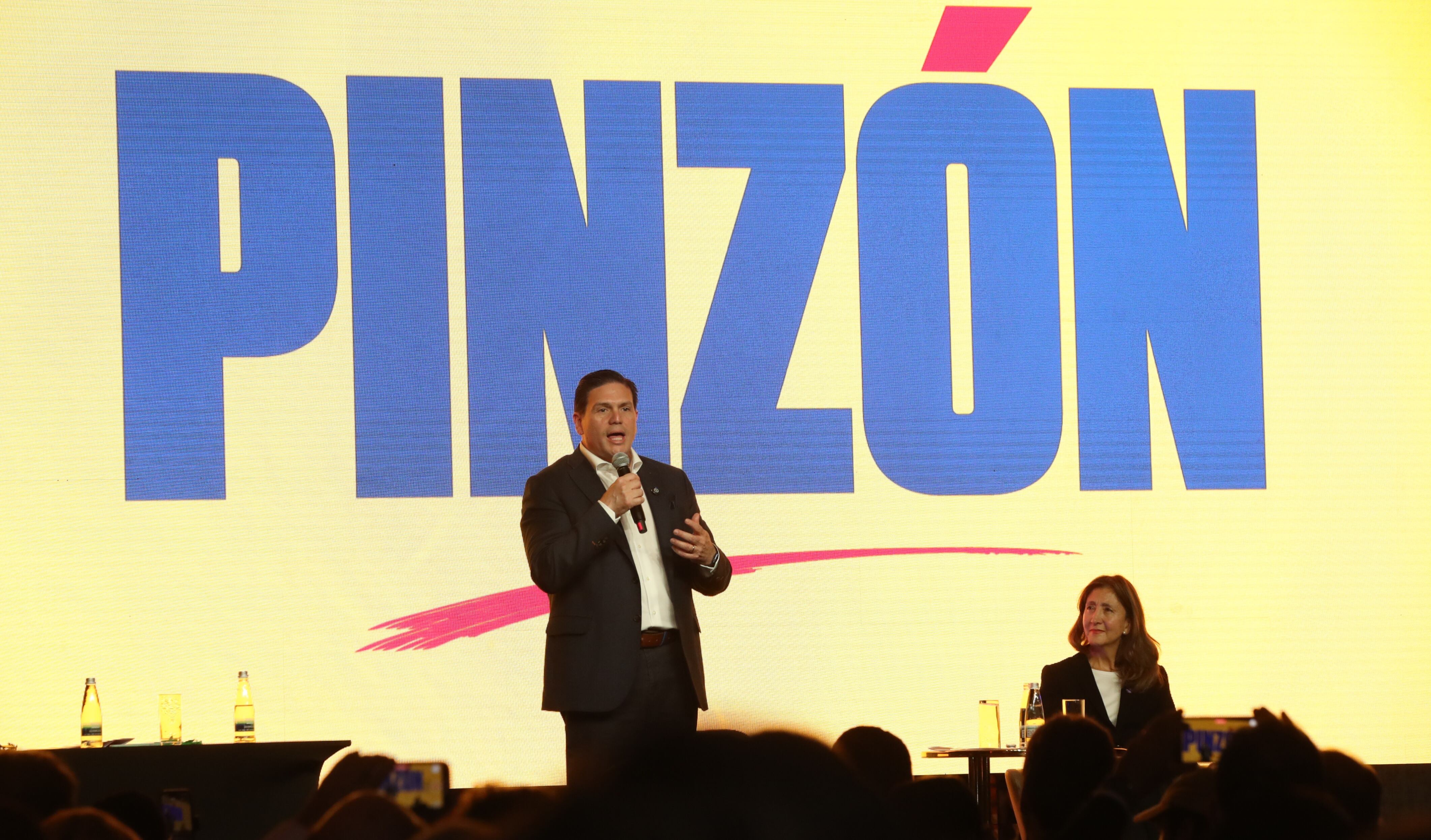 Juan Carlos Pinzón Bueno recibe el aval del Partido Oxígeno para su candidatura a la Presidencia de cara a las elecciones de 2026.