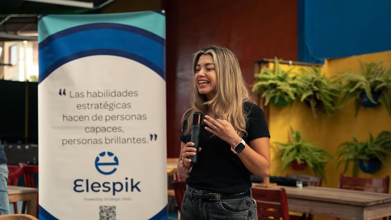 En cabeza de Jennifer Sáenz, Elespik lidera la transformación de más de 10.000 ejecutivos en la región bajo una consigna: la claridad también se factura.