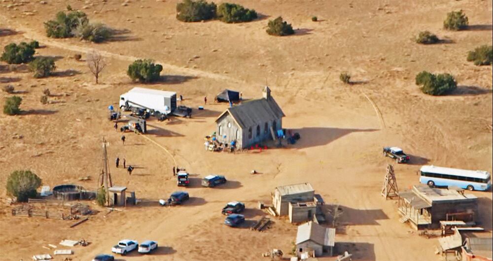 Los expertos dicen que no había ninguna razón para que el director y la encargada de fotografía estuvieran frente a un arma que un actor estaba disparando.