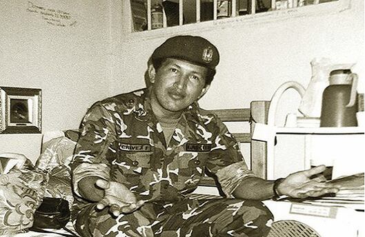 Chávez aprovechó el cautiverio para cultivar su ideología e incursionar luego en la política. Chávez estuvo retenido en San Francisco de Yare de 1992 a 1994.