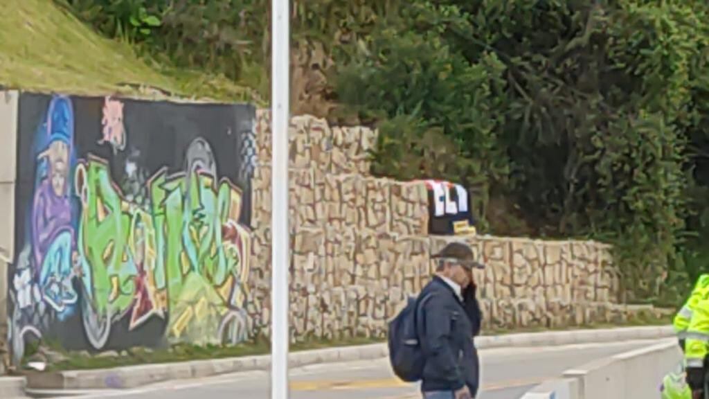 Esta fue la bandera de la guerrilla del ELN que apareció en San Cristóbal, al sur de Bogotá.