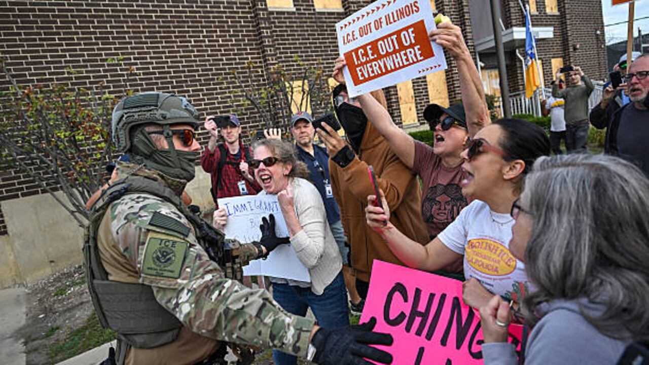 La irrupción de ICE en estados con ciudades santuario han desatado protestas en contra de la presencia de los agentes del orden.