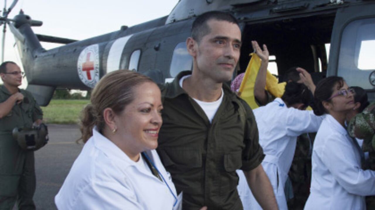 El lunes santo, las Farc liberaron unilateralmente a diez secuestrados de la fuerza pública. Aunque todavía se piensa que detrás de cada acto de la guerrilla hay una trampa, este gesto no se puede tomar a la ligera