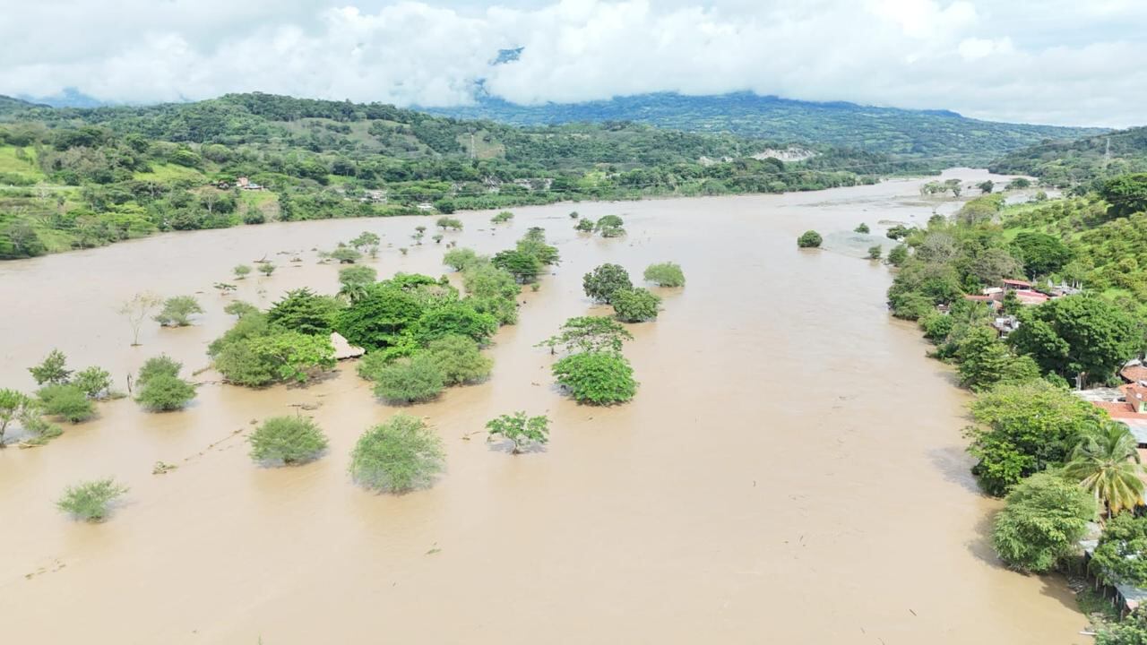 Muchas familias lo perdieron todo y otras han tenido que ser evacuadas de manera urgente para salvaguardar su vida.