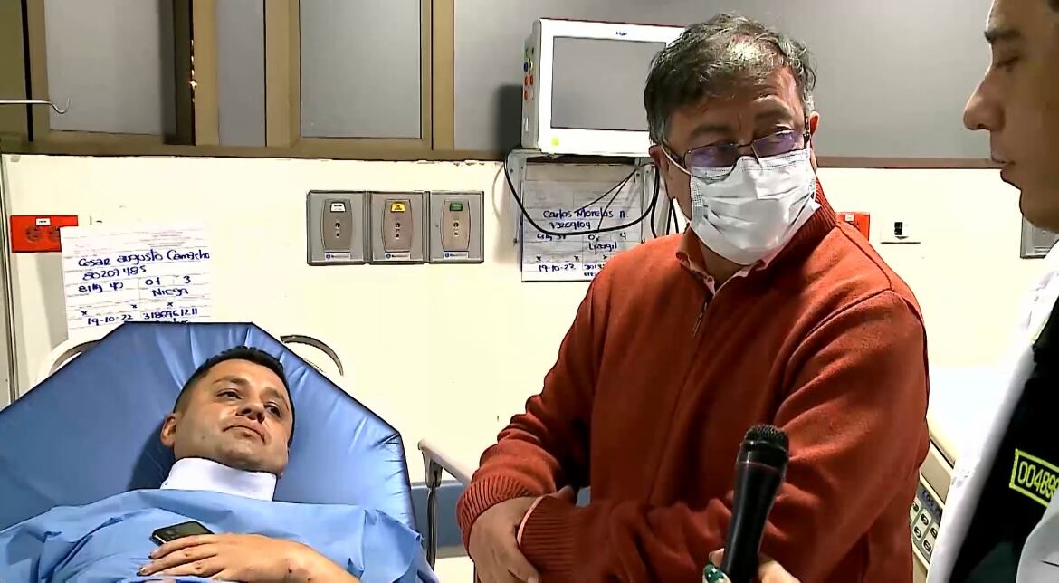 Presidente Gustavo Petro visita a policías heridos